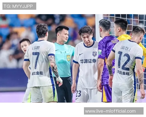 武汉三镇逆袭保级却难掩困境成为联赛搅局者的背后故事