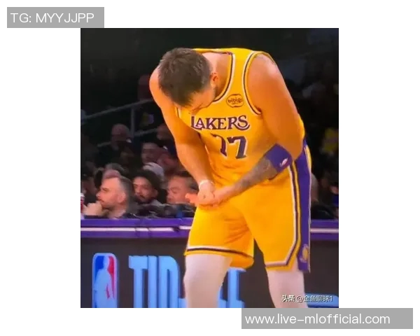 东契奇状态下滑失误频繁球迷担忧其比赛态度与表现问题 东契奇状态下滑失误频繁球迷担忧其比赛态度与表现问题