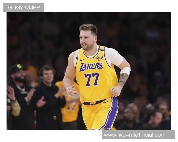 老詹关键时刻遭封盖夸梅质疑为何不传给东契奇作为首选